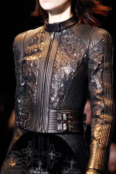 Look 25